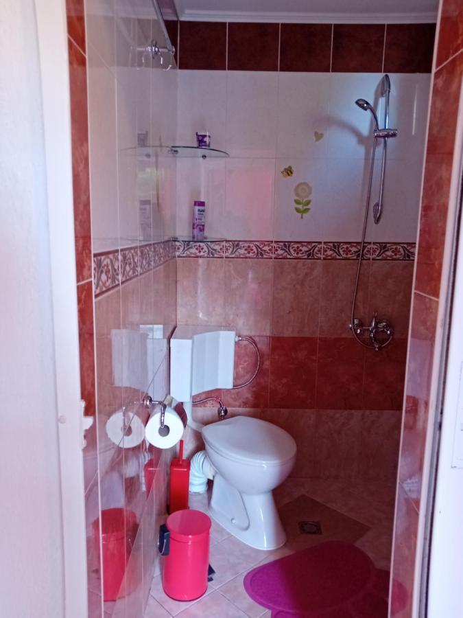Apartment стела