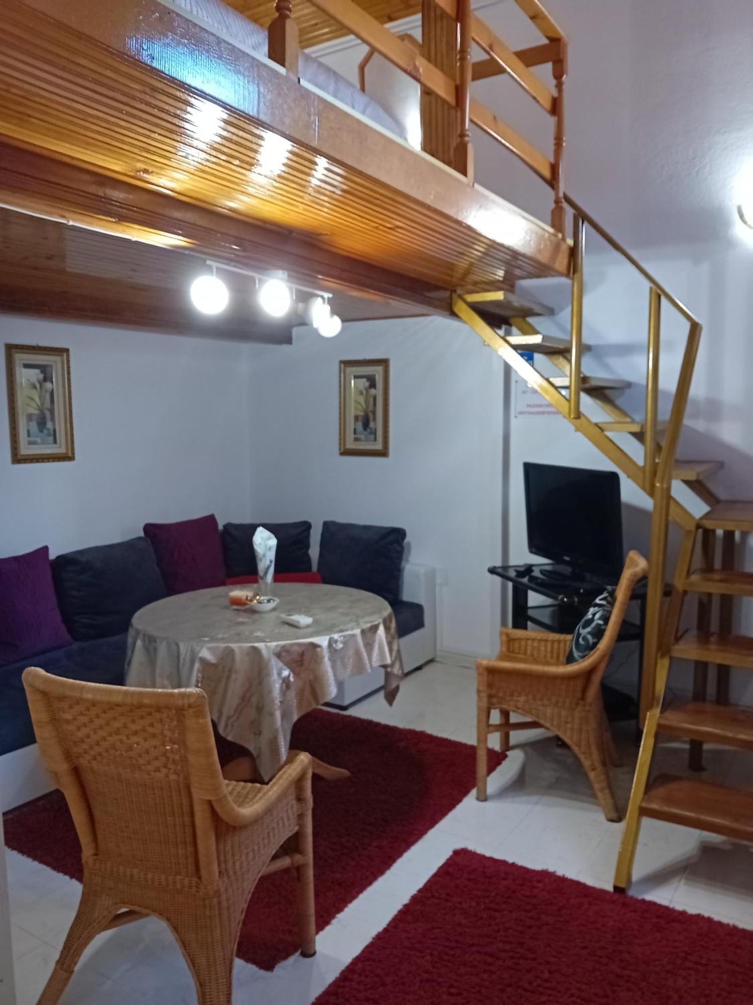 Apartment стела *